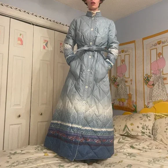 Vintage 70s Goose Downfilled Quilted Pastel blue floor length winter jacket! - Picture 3 of 15